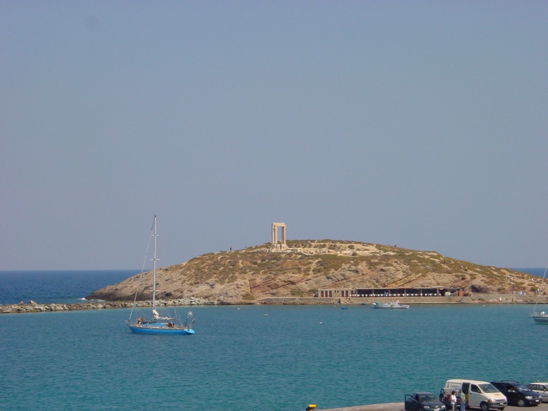 Naxos Marmortor (6m hoch).JPG -                                